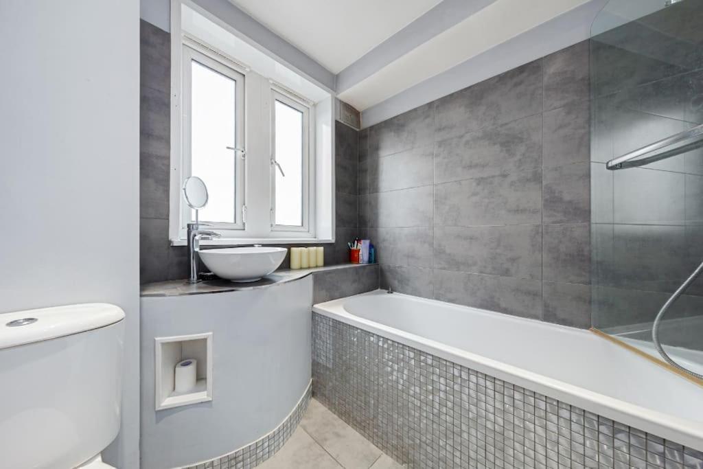 Top Floor 1 Bedroom Apartment With Views Over Λονδίνο Εξωτερικό φωτογραφία